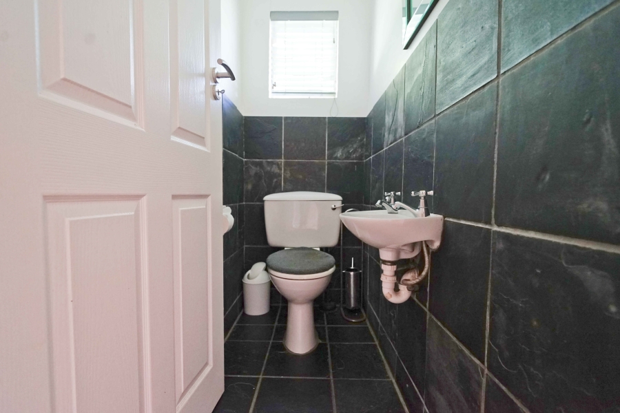 4 Bedroom Property for Sale in Nahoon Valley Park Eastern Cape